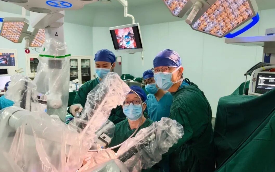 中国研究的机器人微创修复心脏瓣膜