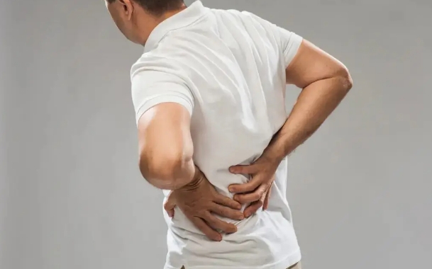 长期尿酸高的7个身体危害！查出高尿酸怎么办？