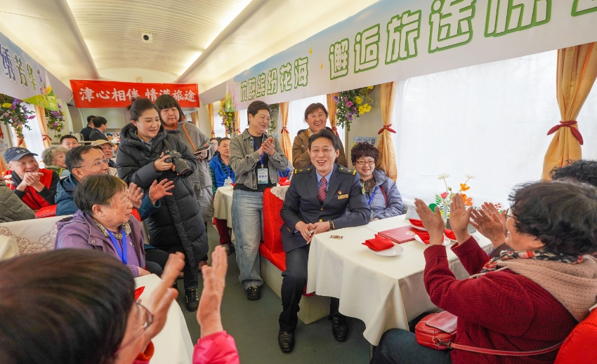 2500列银发旅游专列激活银发经济，老年人奔赴更多“诗和远方”